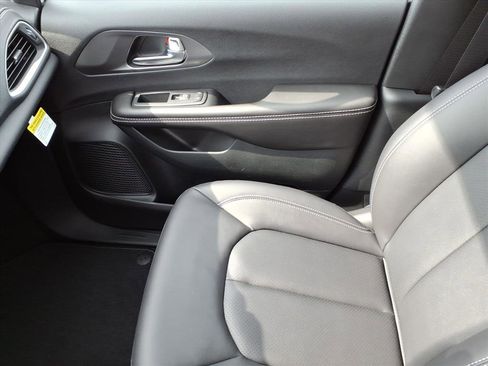 New 2026 Chrysler Pacifica Select image 34