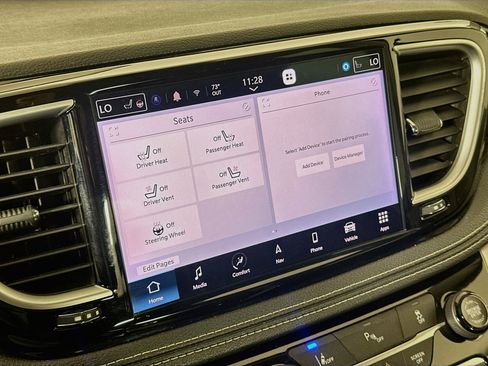Used 2023 Chrysler Pacifica Limited FWD image 21