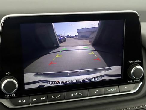 Used 2025 Nissan Rogue SV FWD image 21