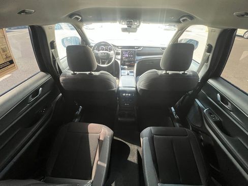 Used 2025 Jeep Grand Cherokee L Laredo RWD image 20