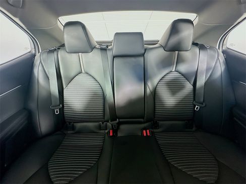 Used 2024 Toyota Camry SE image 13