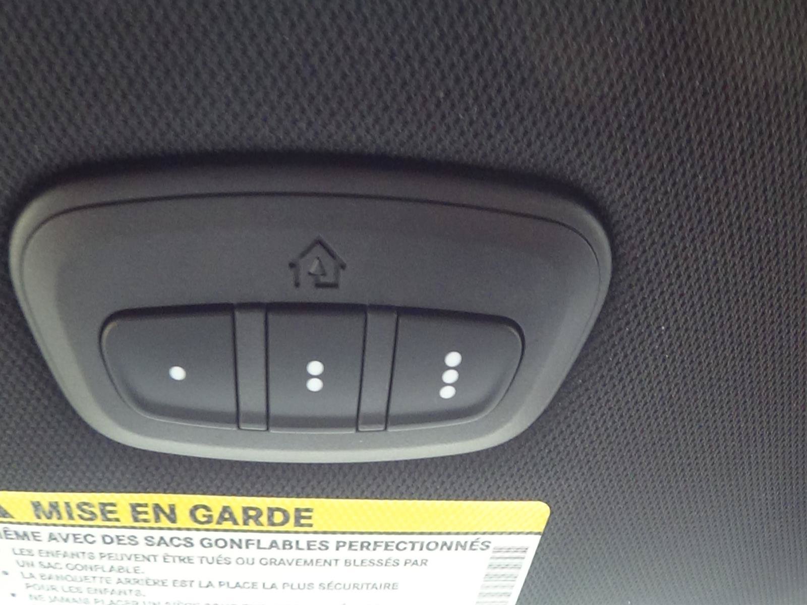 Used 2026 Chrysler Pacifica Limited FWD image 35