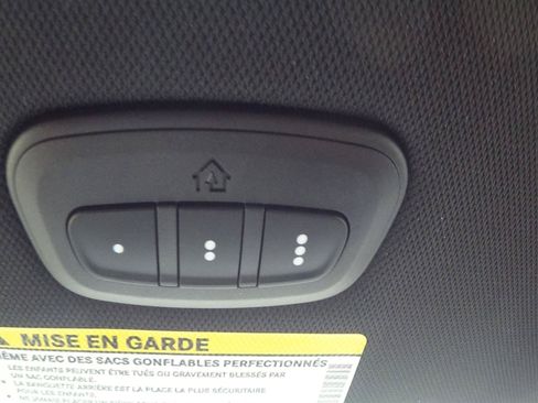 Used 2026 Chrysler Pacifica Limited FWD image 35