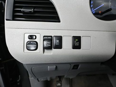 Used 2014 Toyota Sienna XLE image 28