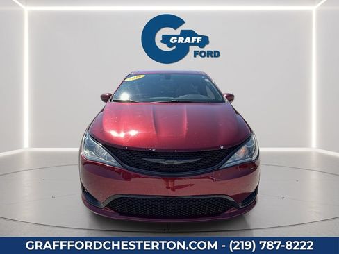 Used 2019 Chrysler Pacifica Touring Plus w/ S Appearance Package FWD image 12