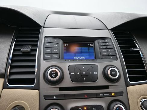 Used 2017 Ford Taurus SE image 17