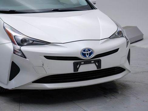 Used 2016 Toyota Prius Two image 6