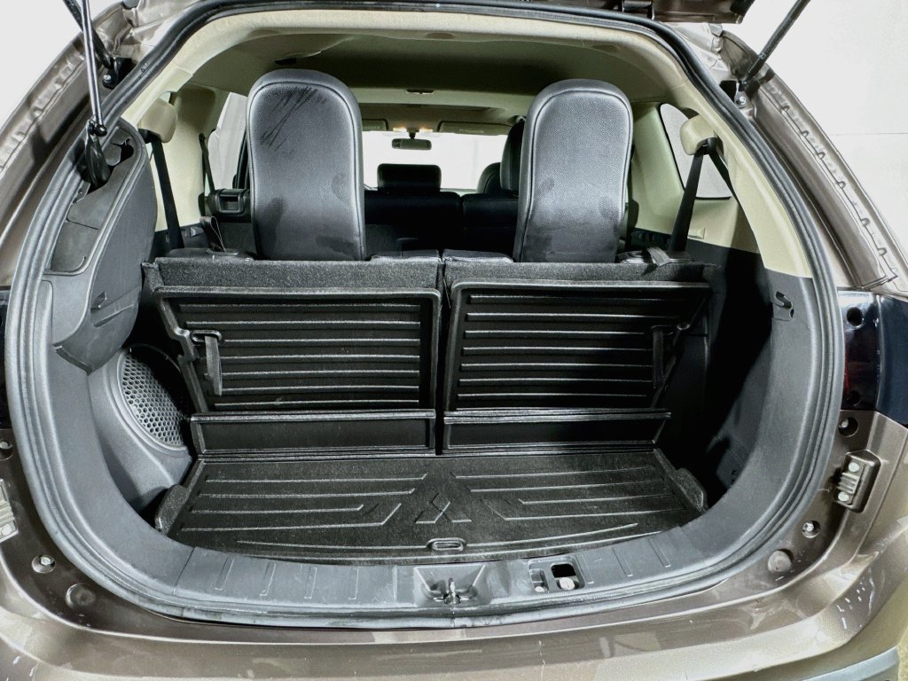 Used 2016 Mitsubishi Outlander AWD image 31