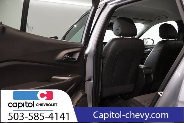 Used 2025 Chevrolet Trax LT FWD image 28