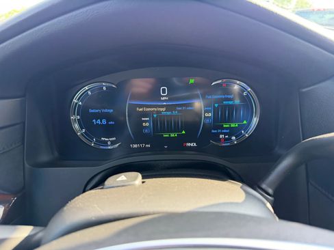 Used 2017 Cadillac Escalade Premium Luxury AWD/4WD image 27