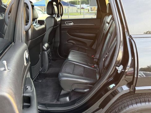 Used 2018 Jeep Grand Cherokee Altitude RWD image 9
