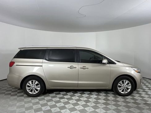 Used 2016 Kia Sedona LX w/ LX Convenience Package image 4