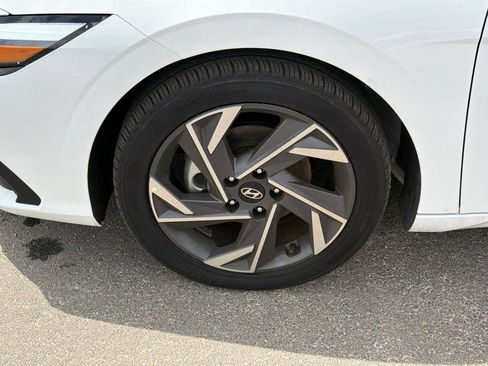 Certified 2025 Hyundai Elantra Sport FWD image 11
