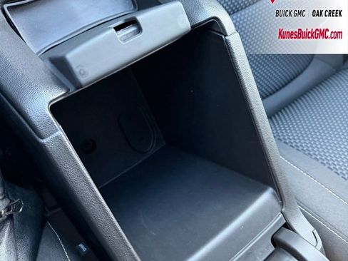 Used 2023 GMC Acadia SLE image 25