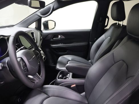 New 2026 Chrysler Pacifica Select image 10
