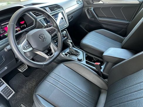 Used 2023 Volkswagen Tiguan SE R-Line AWD/4WD image 9
