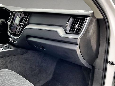 Certified 2023 Volvo XC60 B5 Core image 25