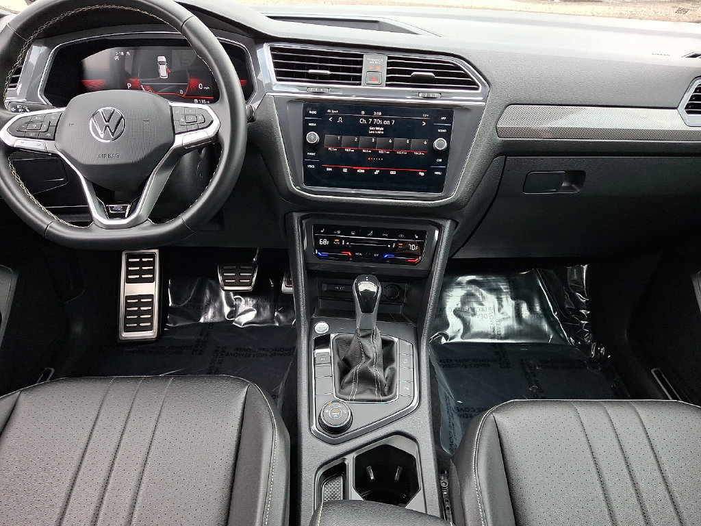 Used 2023 Volkswagen Tiguan SE R-Line AWD/4WD image 16