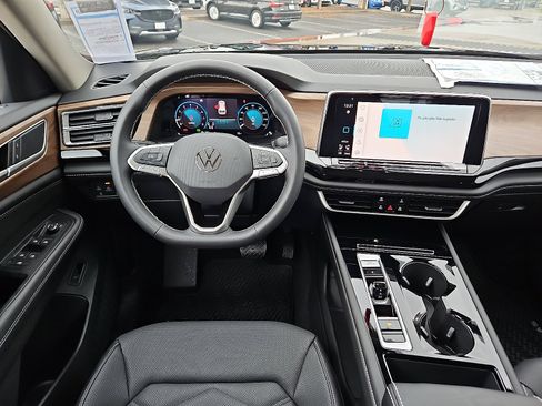 New 2026 Volkswagen Atlas SE image 8