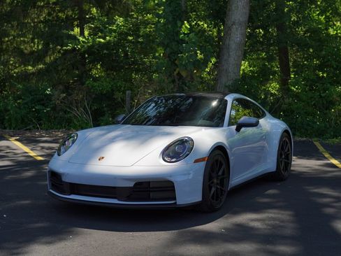 Used 2025 Porsche 911 Carrera T RWD image 9