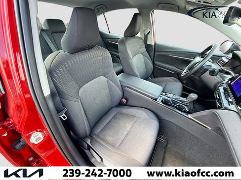 Used 2025 Toyota Camry LE w/ Convenience Package image 14