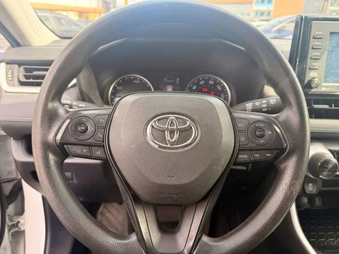 Used 2021 Toyota RAV4 LE image 13