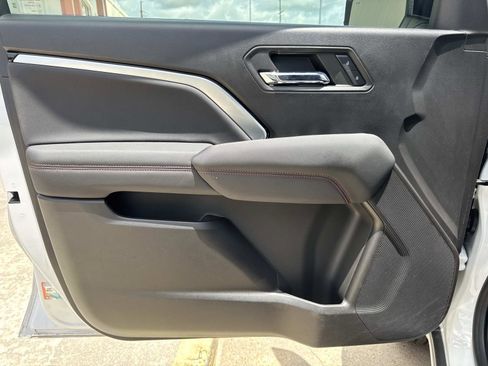 Used 2024 Chevrolet Colorado Z71 w/ Z71 Convenience Package 2 AWD/4WD image 18