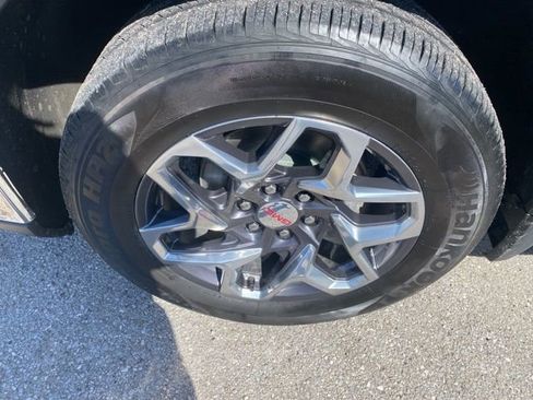 Used 2022 GMC Sierra 1500 SLT w/ SLT Premium Package image 10