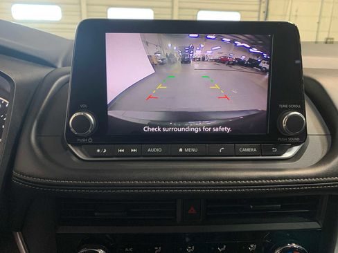 Used 2024 Nissan Rogue S AWD/4WD image 5