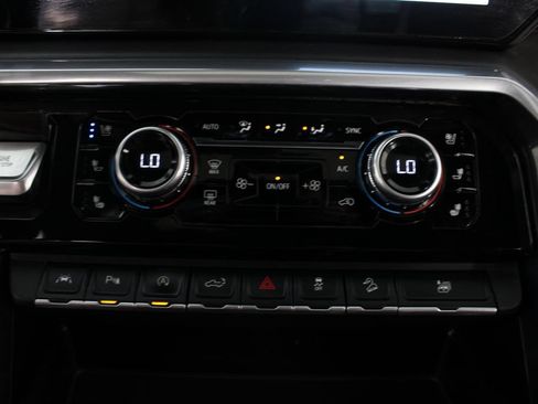 Used 2023 GMC Sierra 1500 Denali Ultimate AWD/4WD image 8
