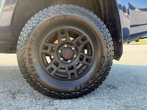 Used 2019 Toyota 4Runner TRD Off-Road Premium AWD/4WD image 30