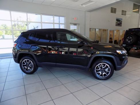 Certified 2025 Jeep Compass Trailhawk AWD/4WD image 10