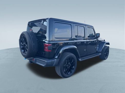 Used 2022 Jeep Wrangler Unlimited Sahara w/ Cold Weather Group image 8
