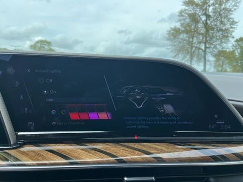 Used 2023 Cadillac Escalade ESV Premium Luxury Platinum image 35