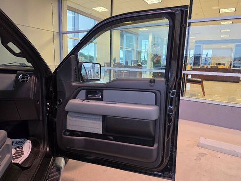 Used 2014 Ford F150 XLT w/ Equipment Group 302A Luxury AWD/4WD image 12
