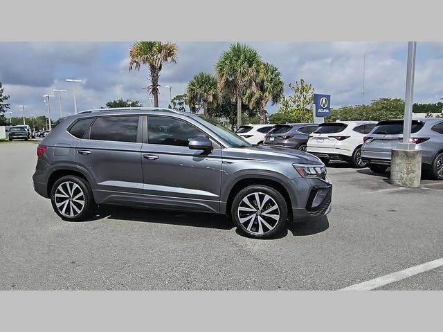 Used 2023 Volkswagen Taos SE w/ Panoramic Sunroof Package FWD image 27