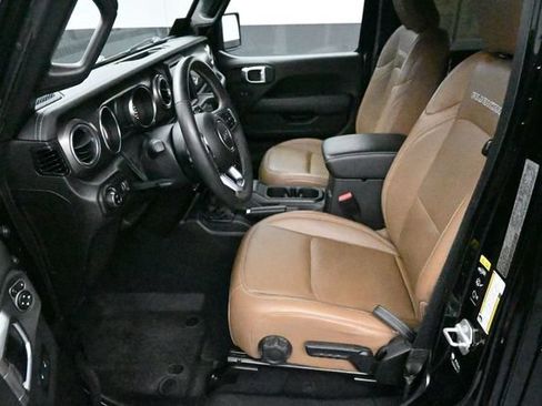 Used 2023 Jeep Gladiator Rubicon w/ LED Lighting Group AWD/4WD image 9