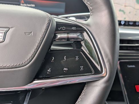 Used 2025 Cadillac Escalade V AWD/4WD image 28