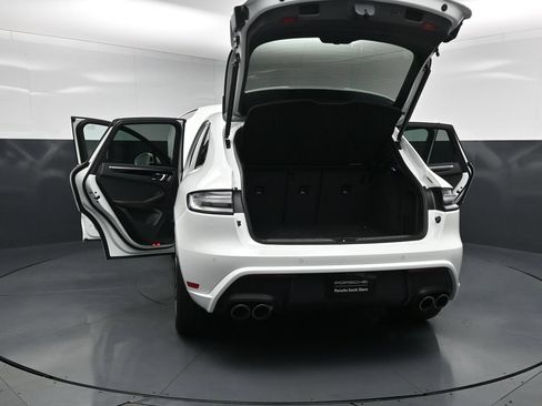 Used 2025 Porsche Macan AWD/4WD image 33