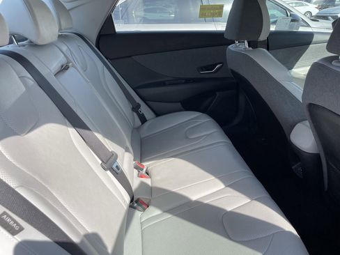 Used 2024 Hyundai Elantra Limited image 8