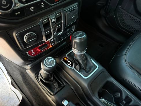 Used 2021 Jeep Wrangler Unlimited Rubicon AWD/4WD image 21