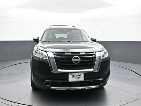 Used 2024 Nissan Pathfinder SL AWD/4WD image 2