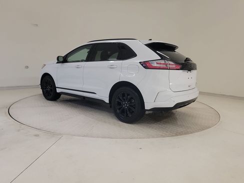 Used 2024 Ford Edge SE w/ Black Appearance Package image 3
