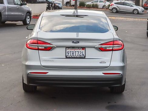 Used 2020 Ford Fusion SE image 3