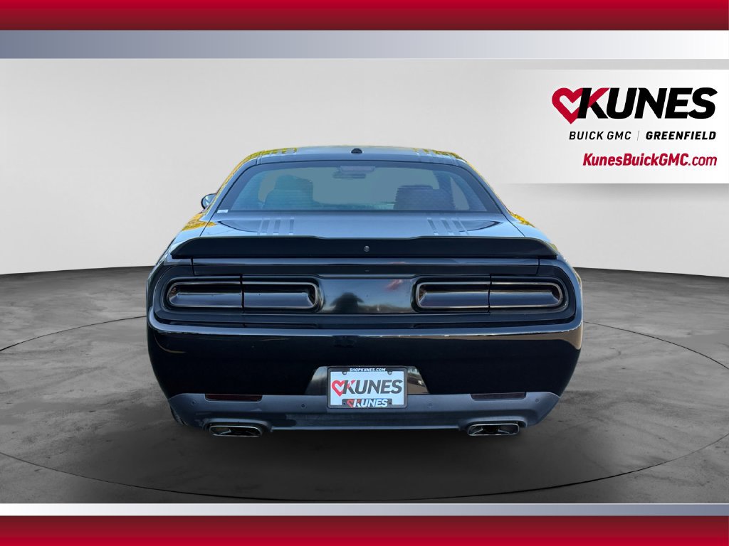 Used 2017 Dodge Challenger R/T RWD image 9