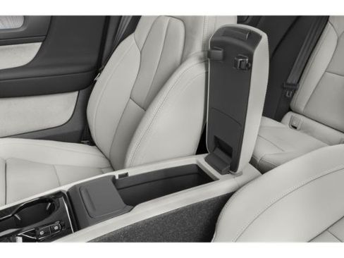 Used 2022 Volvo XC40 T4 Momentum FWD image 14