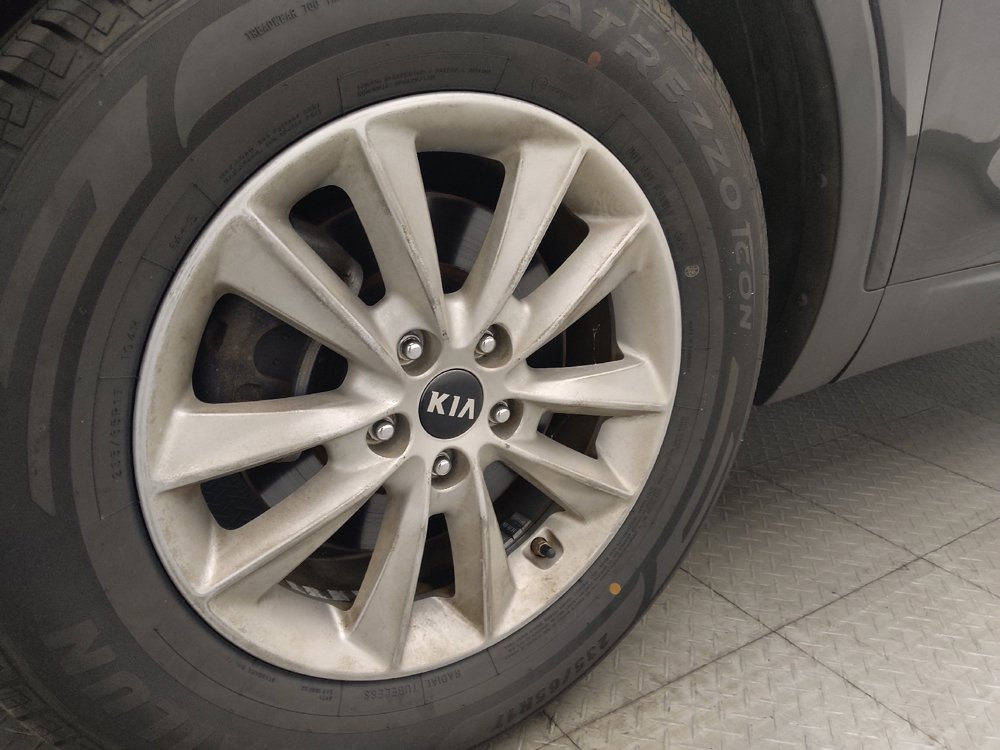 Used 2019 Kia Sorento L FWD image 31