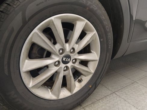 Used 2019 Kia Sorento L FWD image 31