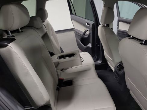 Used 2018 Volkswagen Tiguan SE image 23
