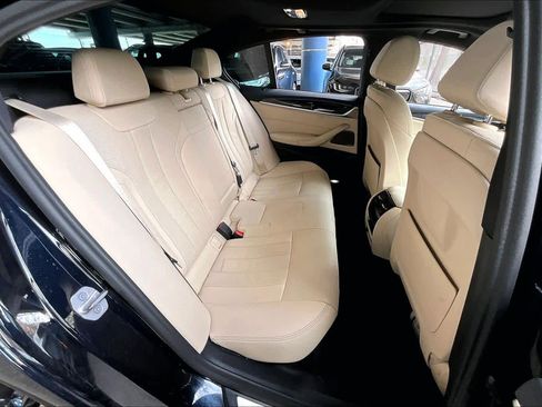 Used 2023 BMW 530e 530e w/ M Sport Package image 20